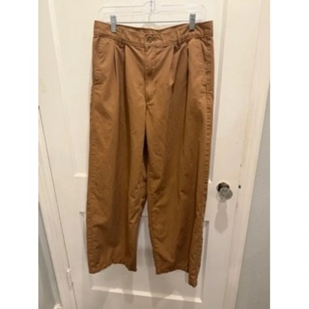 Levis Premium Mens Pleated Chino Pants Brown Size 30 Classic Fit A4692-0000